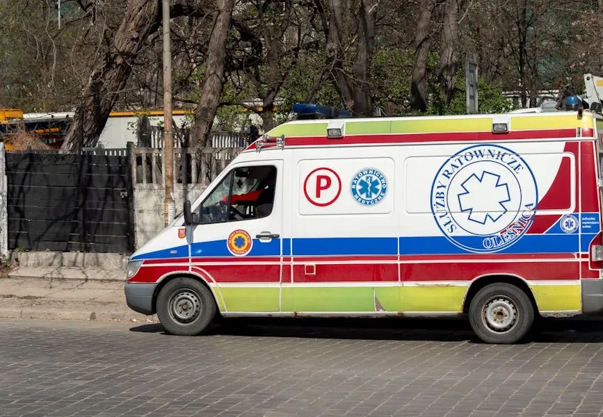 Pet Poisoning Emergency Guide: Recognition & Response 2025